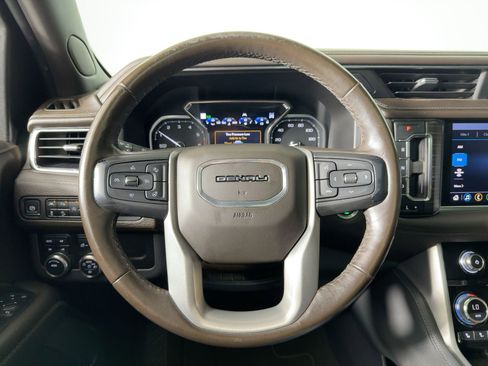 Used 2021 GMC Yukon Denali w/ Denali Premium Package image 16