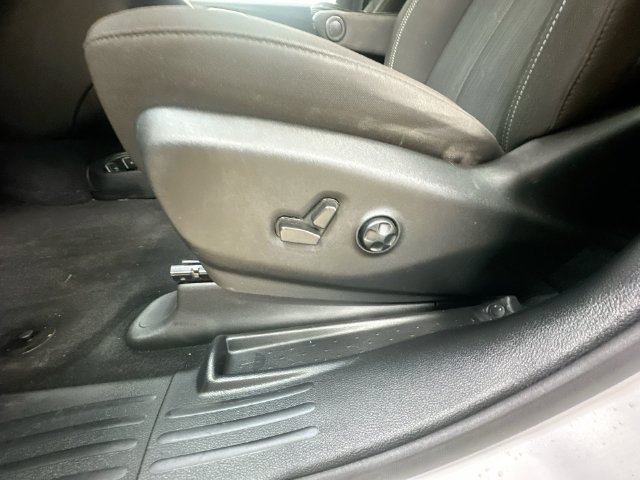 Used 2021 Chrysler Pacifica Touring w/ S Appearance Package FWD image 16