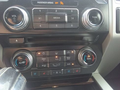 Used 2016 Ford F150 Lariat w/ Equipment Group 502A Luxury AWD/4WD image 30