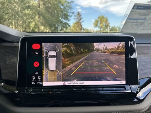 New 2026 Volkswagen Atlas SEL Premium R-Line image 17