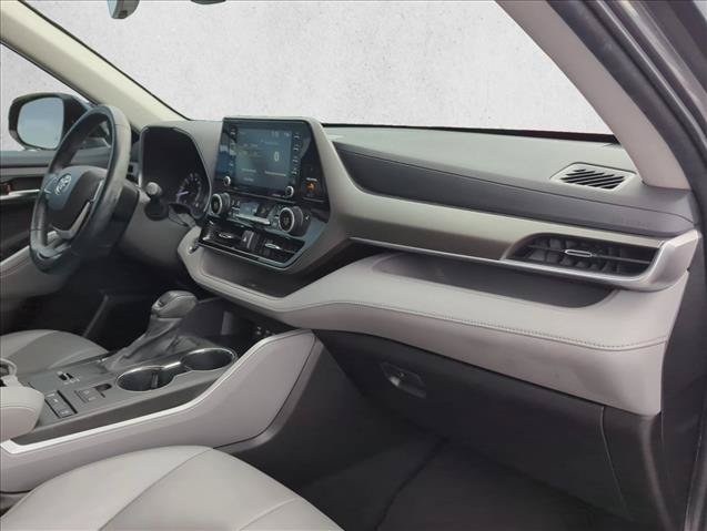 Used 2022 Toyota Highlander XLE FWD image 29