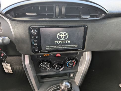 Used 2019 Toyota 86 RWD image 14
