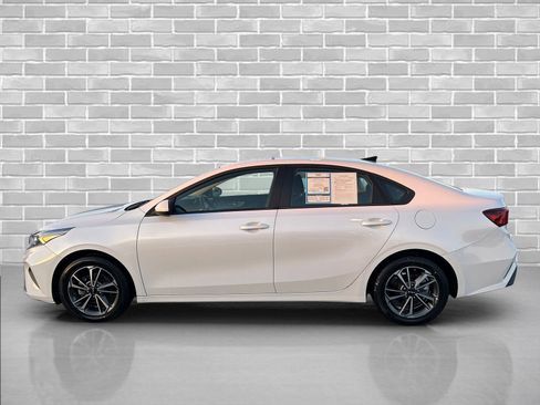 Used 2023 Kia Forte LXS image 2