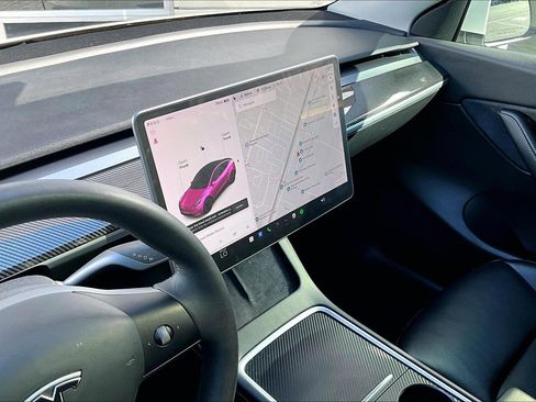 Used 2021 Tesla Model Y Performance image 30