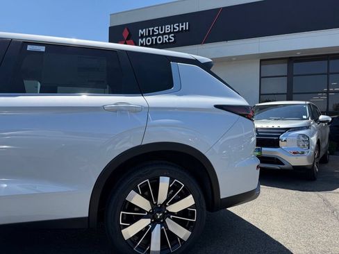 New 2026 Mitsubishi Outlander SE AWD/4WD image 6