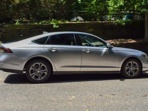 Used 2024 Honda Accord EX image 9