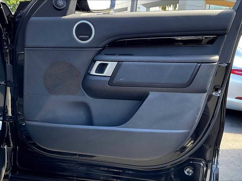 Used 2025 Land Rover Discovery S image 27