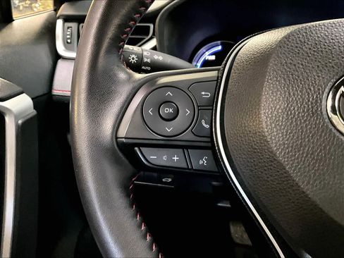 Used 2021 Toyota RAV4 SE image 23