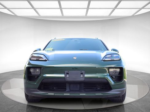 Used 2025 Porsche Macan 4S Electric AWD/4WD image 2