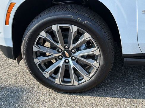New 2026 Chevrolet Suburban High Country AWD/4WD image 9