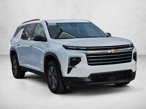 Used 2026 Chevrolet Traverse LT AWD/4WD image 3