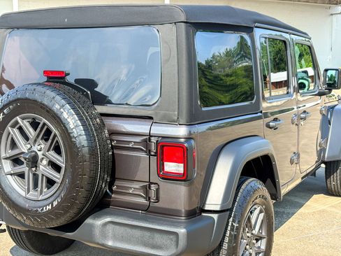 Used 2024 Jeep Wrangler Unlimited Sport AWD/4WD image 20
