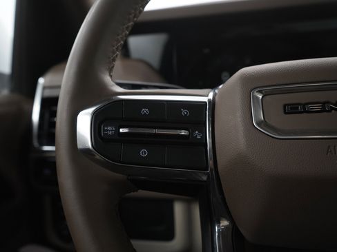 Used 2025 GMC Yukon Denali w/ Sun & Power Step Package AWD/4WD image 27