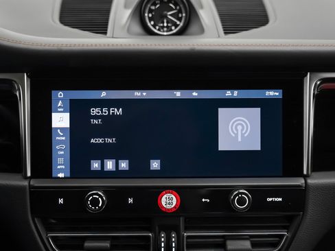 Certified 2024 Porsche Macan image 23