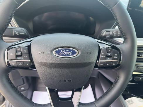 Used 2025 Ford Escape Platinum image 19