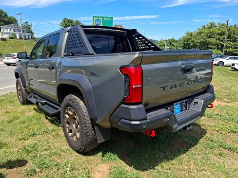 Used 2024 Toyota Tacoma 4x4 Double Cab Hybrid image 4