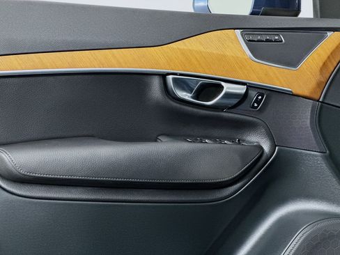 Used 2022 Volvo XC90 T5 Momentum image 16