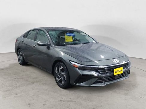 Certified 2025 Hyundai Elantra SEL image 7