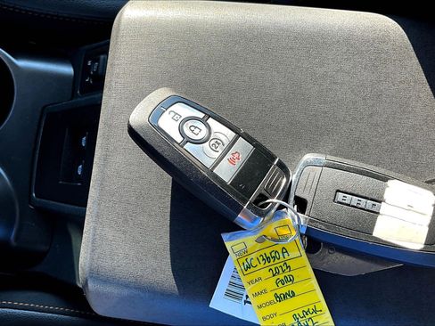 Used 2023 Ford Bronco Badlands image 10