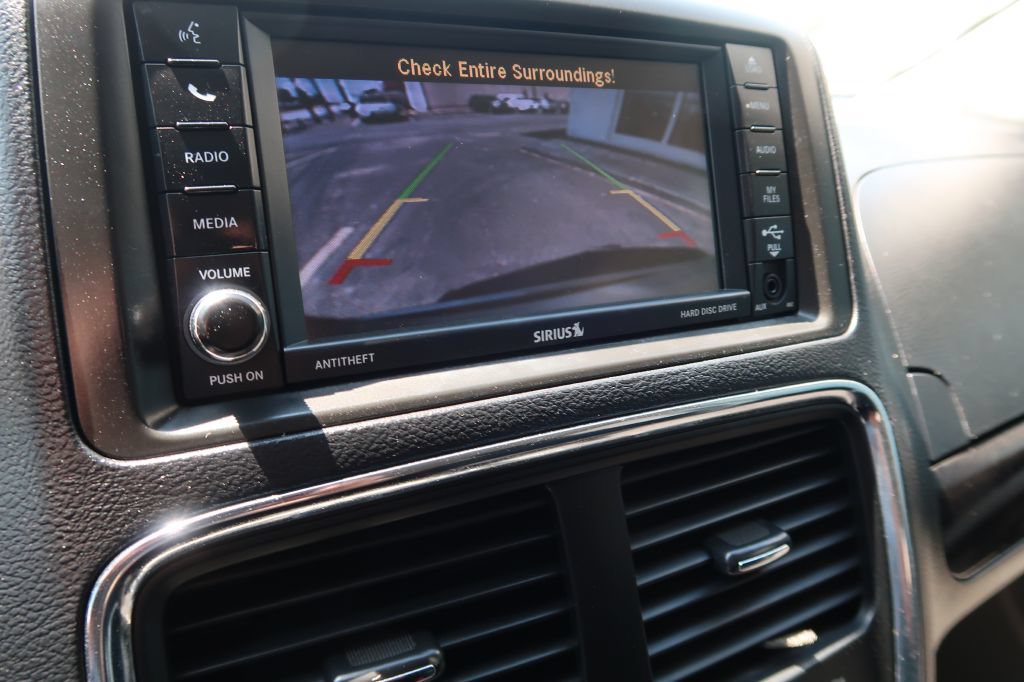 Used 2018 Dodge Grand Caravan SE w/ UConnect Hands-Free Group FWD image 15