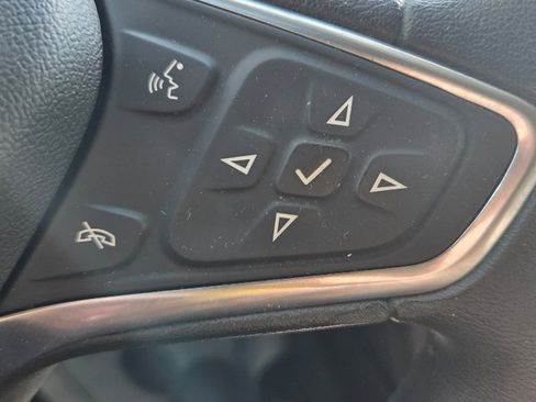 Used 2018 Chevrolet Equinox LS image 19