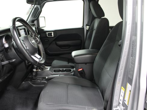 Used 2020 Jeep Gladiator Sport w/ Quick Order Package 24S AWD/4WD image 3