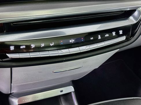 Used 2024 Cadillac Lyriq Luxury AWD/4WD image 16