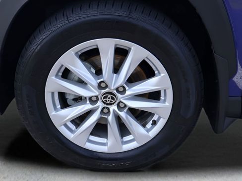 Certified 2025 Toyota Corolla Cross LE image 10