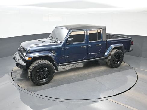 Used 2025 Jeep Gladiator Sport AWD/4WD image 17
