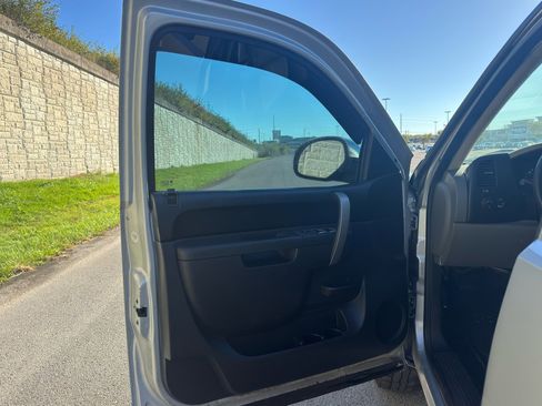 Used 2011 GMC Sierra 1500 SL image 11