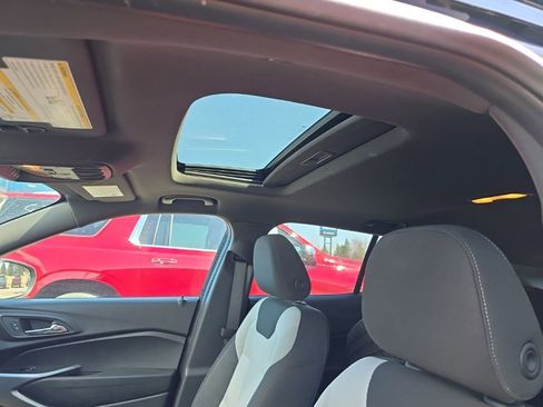 Used 2024 Chevrolet Trax RS w/ Sunroof Package image 10