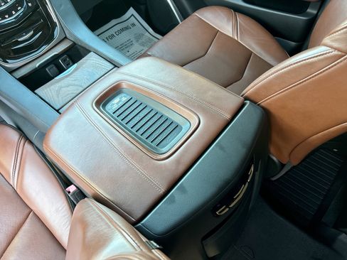 Used 2019 Cadillac Escalade ESV Premium Luxury AWD/4WD image 22