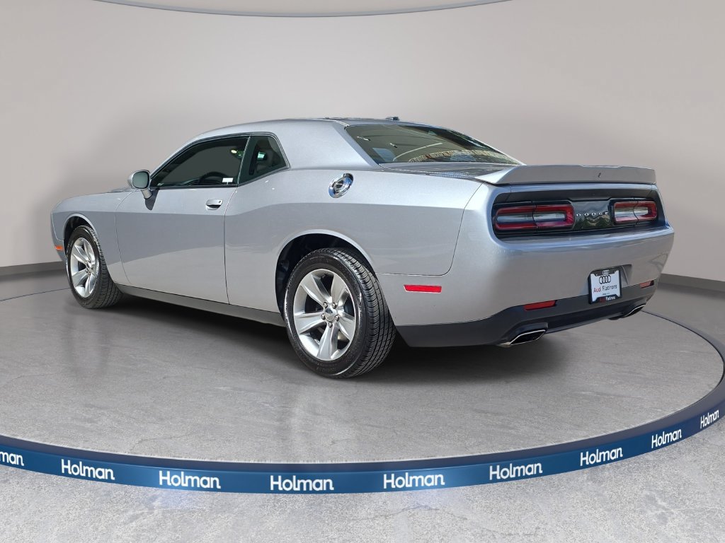 Used 2018 Dodge Challenger SXT RWD image 8