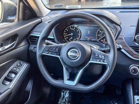 Used 2024 Nissan Altima 2.5 SV FWD image 19