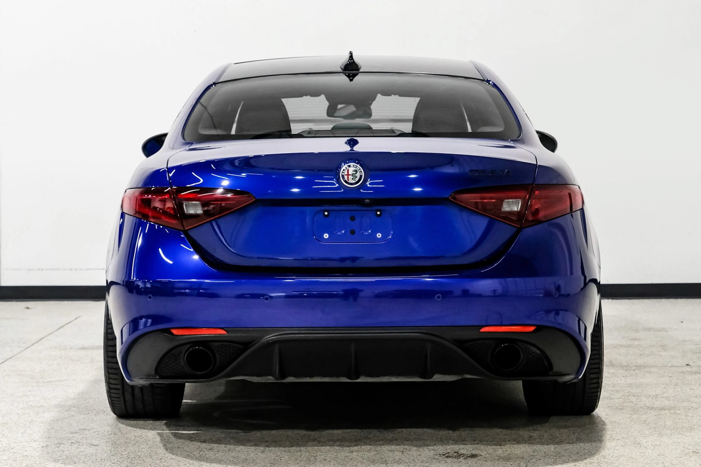 Used 2020 Alfa Romeo Giulia Ti Sport w/ Quick Order Package 22U Sport RWD image 7