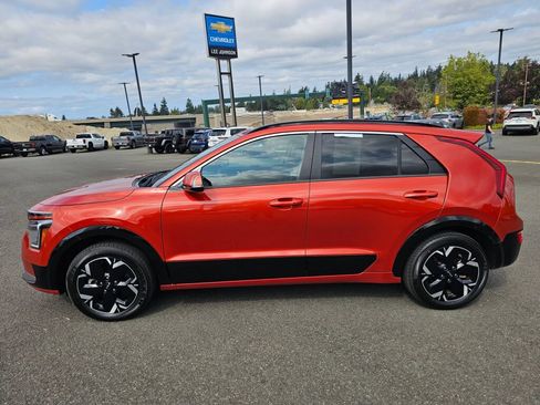 Certified 2023 Kia Niro Wind w/ Wind Preserve Package FWD image 8