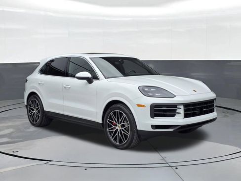 Certified 2024 Porsche Cayenne S image 6