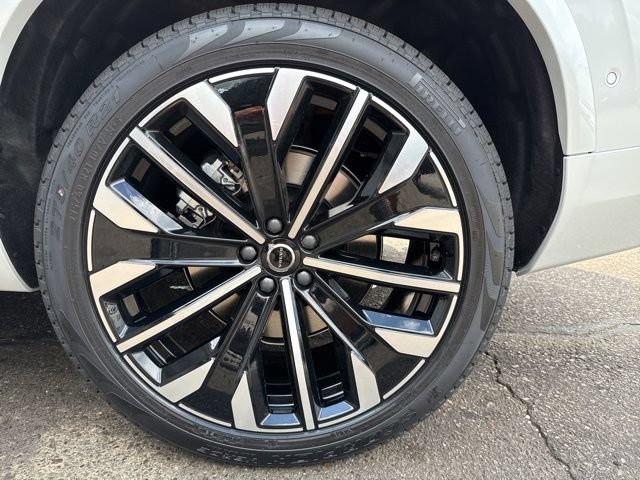 New 2026 Volvo XC90 T8 Plus w/ Protection Package Premier AWD/4WD image 5