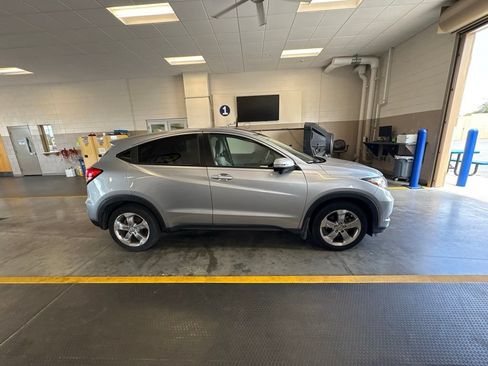 Used 2017 Honda HR-V EX image 10