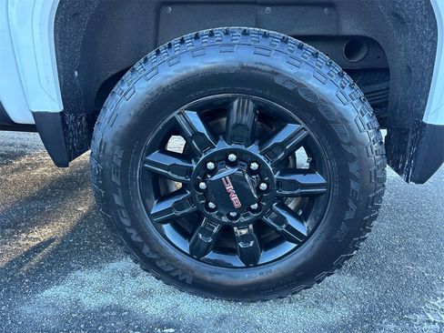 Used 2024 GMC Sierra 2500 AT4 w/ AT4 Premium Plus Package image 10
