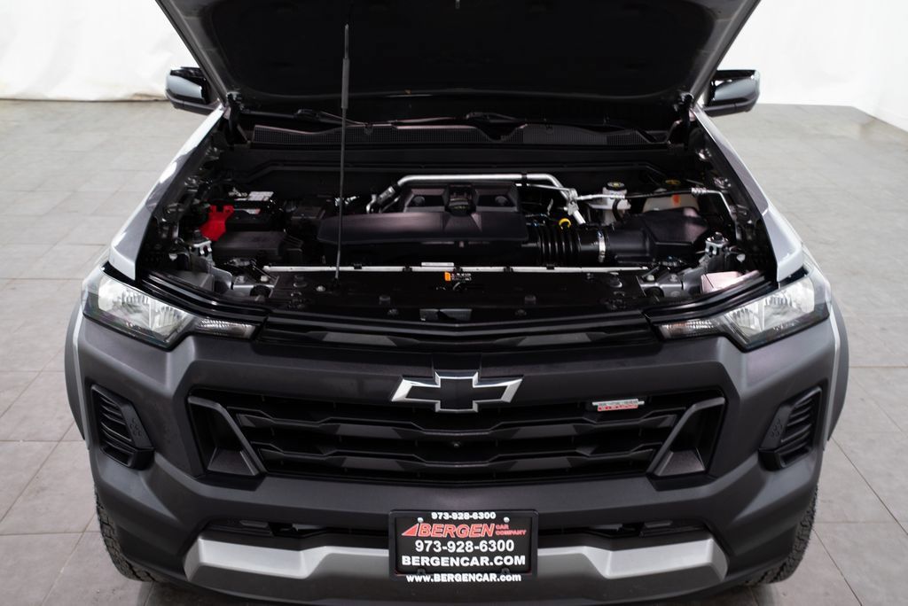 Used 2024 Chevrolet Colorado Trail Boss w/ Technology Package AWD/4WD image 4