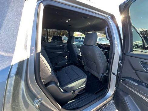 Used 2024 Chevrolet Traverse LT image 17