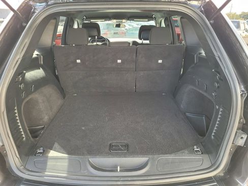 Used 2021 Jeep Grand Cherokee Laredo image 29