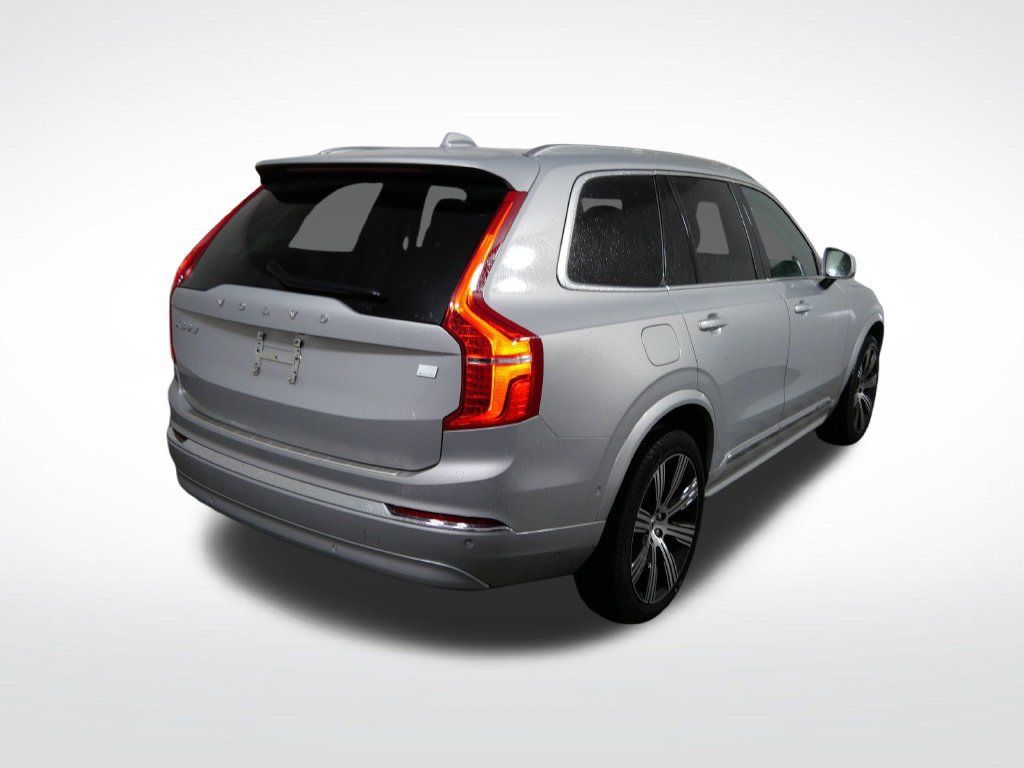 Used 2024 Volvo XC90 T8 Plus w/ Protection Package Premier AWD/4WD image 3