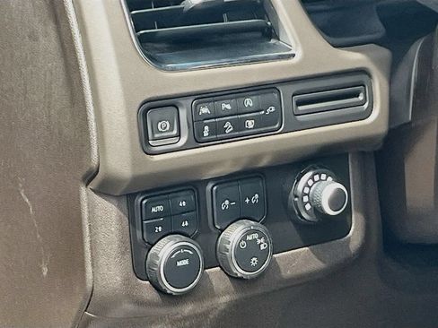 Used 2022 Chevrolet Tahoe Z71 w/ Luxury Package AWD/4WD image 10