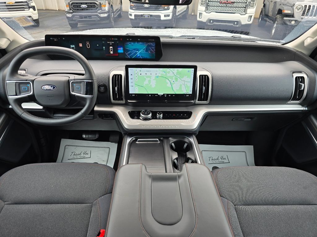 Used 2025 Ford Expedition Max Active RWD image 3