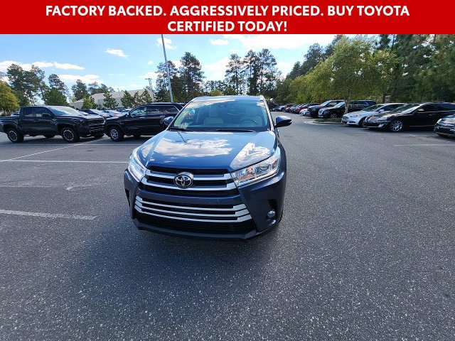 Used 2017 Toyota Highlander XLE w/ Carpet Mat Package FWD image 4