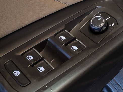 Used 2023 Volkswagen Atlas Cross Sport SE w/ Panoramic Sunroof Package FWD image 27