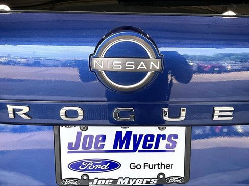 Used 2023 Nissan Rogue SV FWD image 31