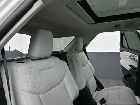 Certified 2025 Ford Explorer Platinum w/ Ultimate Package AWD/4WD image 27